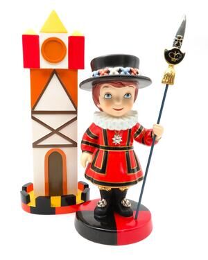 WDCC Disney Small World England Royal Duty Beefeater Tower 40th Anniversary Set